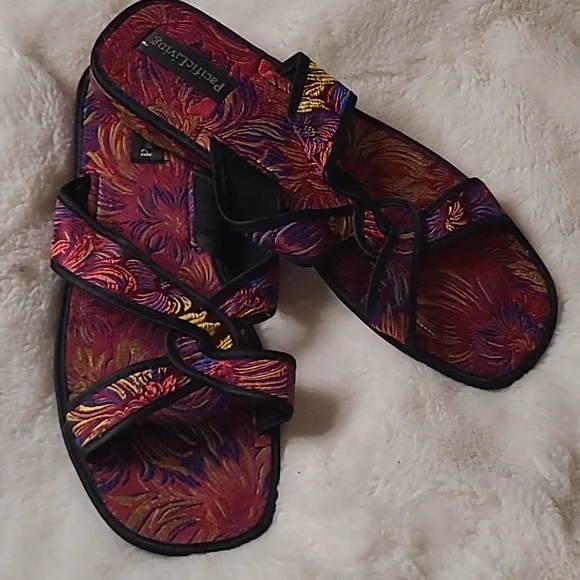 3/$15🚨WAS $45  PACIFIC LIVING Slides size 11 - Picture 8 of 10